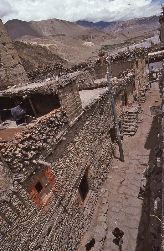 WT 1000 184-33 Nepal On the Annapurna Circuit.jpg